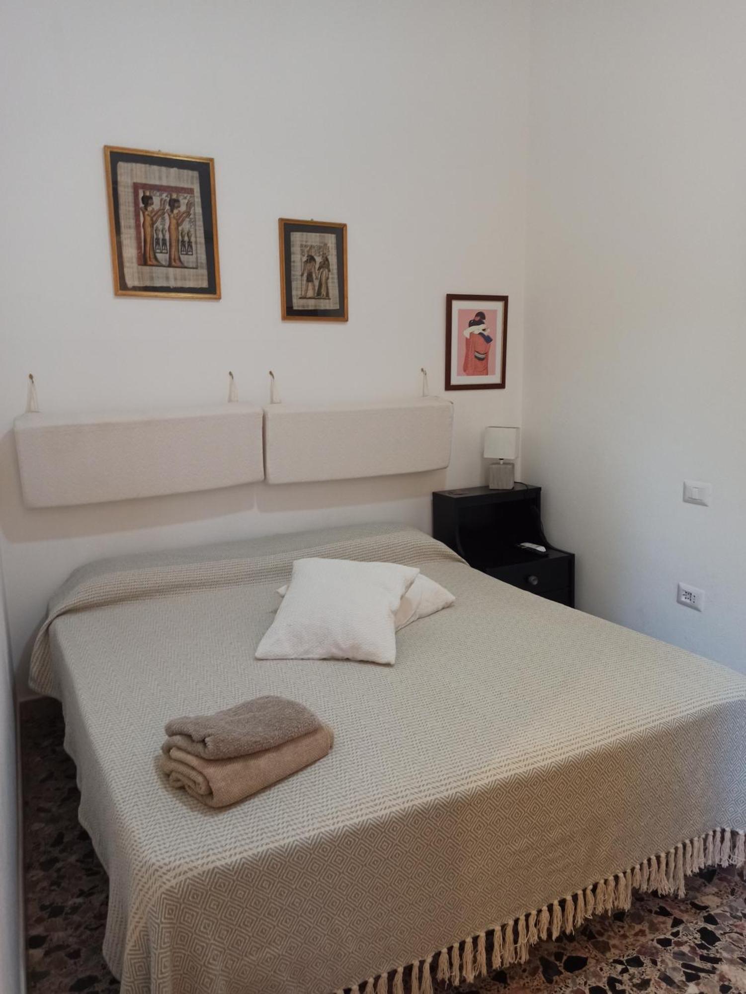 Piazza San Giorgio Ξενοδοχείο Dolianova Δωμάτιο φωτογραφία