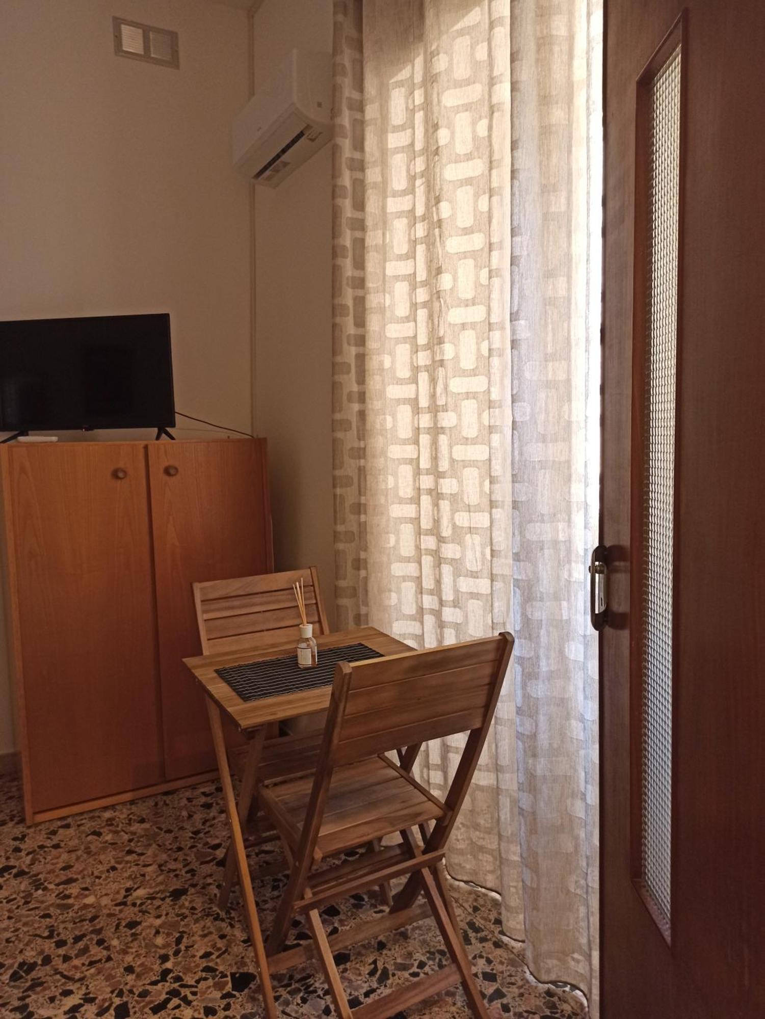 Piazza San Giorgio Ξενοδοχείο Dolianova Δωμάτιο φωτογραφία